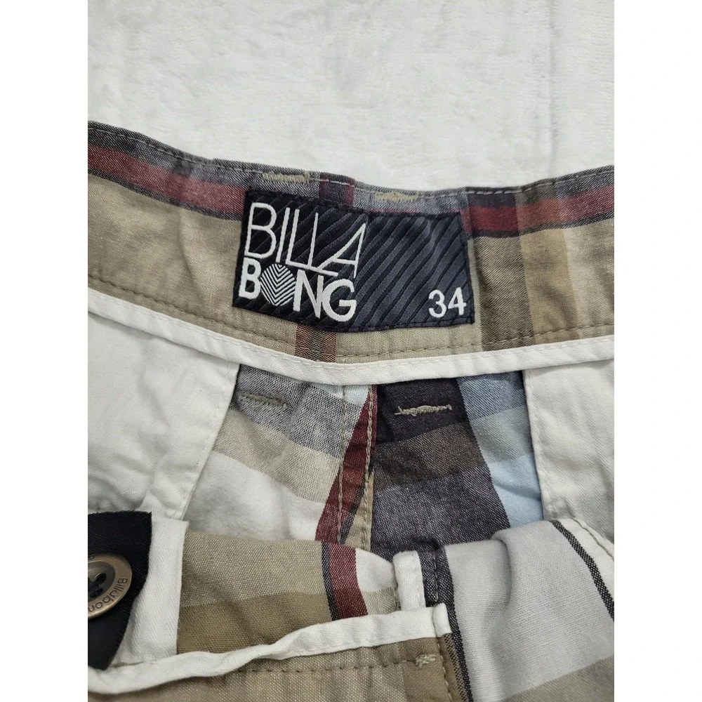 Billabong plaid walk